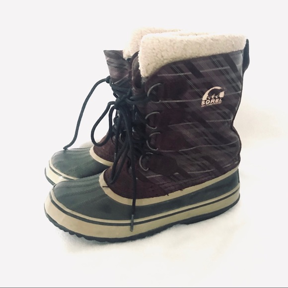 Sorel waterproof burgundy Winter Boots size 6